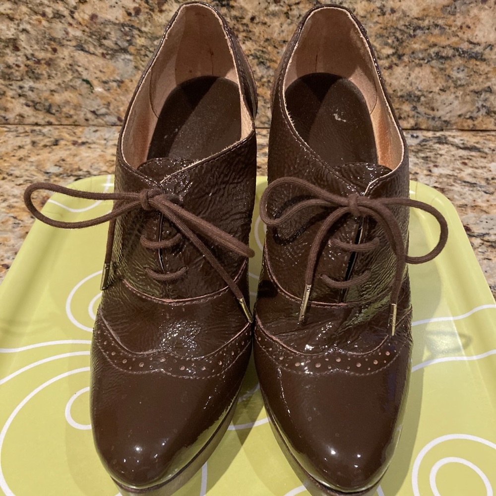 Michael Kors patent leather Oxford platform heel size 8